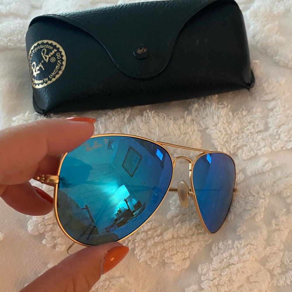 Ray-Ban Aviators - Picture 3 of 7